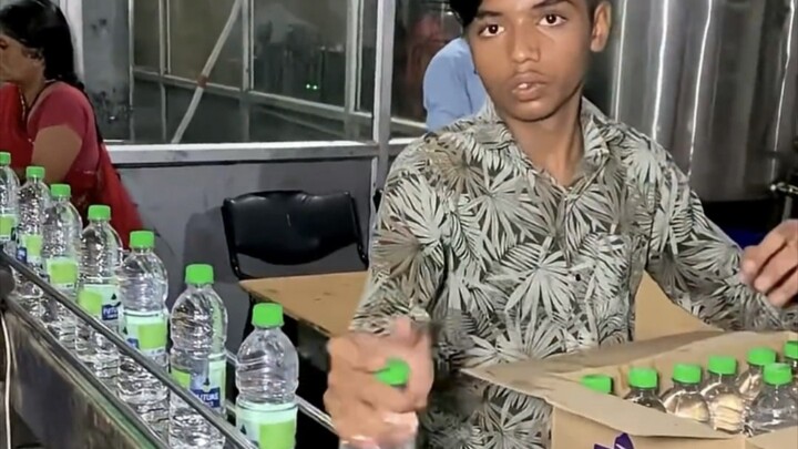 “Memproduksi air kemasan”