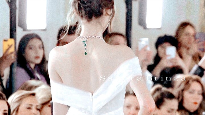 Saya rela menyebutnya Monica Bellucci-nya dunia modeling.