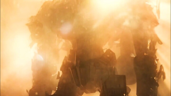 At that moment, he was covered in holy light, like a god.