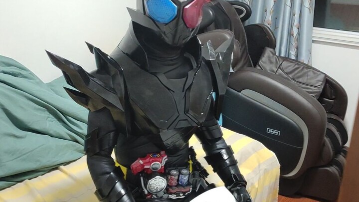[Cosplay] Belajar Sambil Mengenakan Kostum Kamen Rider