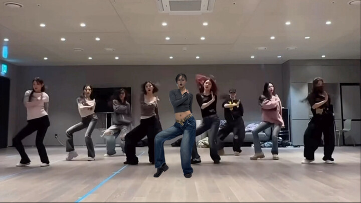 How does she even get to be the main lead? She’s the only one getting on the lift!