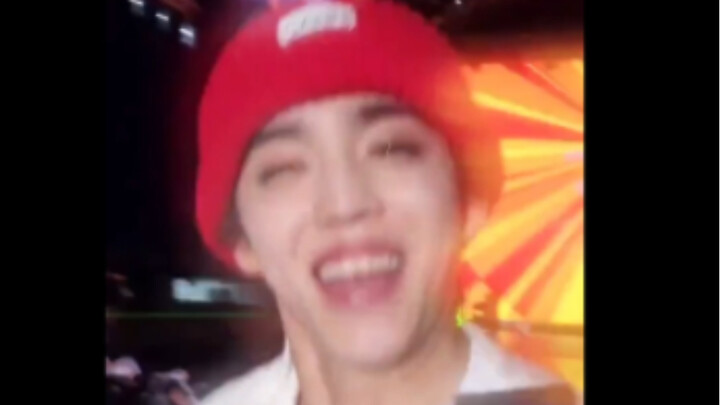 Seeing Hua Mei quickly run away, Che Li