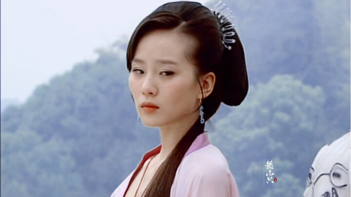 The historical costumes from the past were truly beautiful.