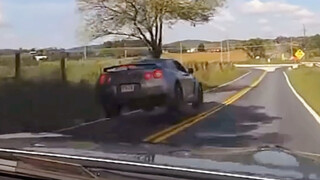 Analysis of Popular Online Accidents: The Lower the Chassis, the More Daring the Maneuvers!?