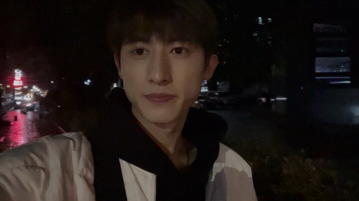 عندما انتهيت من العمل في الرابعة صباحًا، رأيت أصدق صورة للحياة...