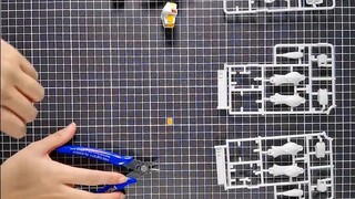 Novice little white beauty assembles the Yuan group Gundam for the first time