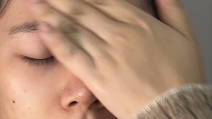 Tutorial makeup yang saya janjikan sudah tertunda dua tahun; intinya sih, sebagai anak muda yang suk