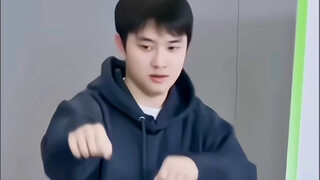 ［دو جينغ شيو］ليس أننا لا نجرؤ على الضحك، بل إن طبيعتنا لا تحب الضحك هههههه