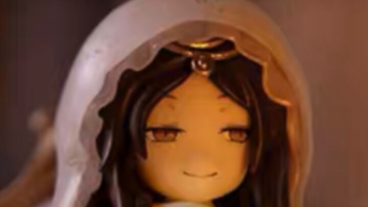 هناك صندوق كنز ضخم في الأمام، والآن أقدّم لكم تجسيدًا ثنائيًا لـ [روح الظلام/أميرة ملوك الشمس]!