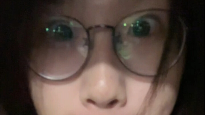 Wenwen: No surprise—they’re really related; both mother and daughter are sneaky as heck!