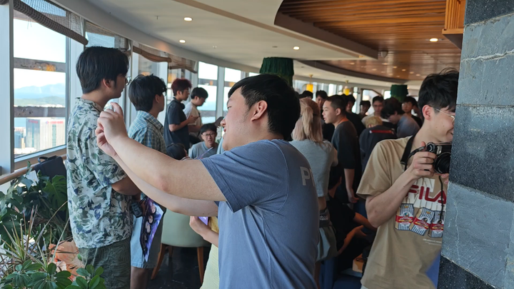 Today I treated my fellow viewers to a meal. Turns out so many of them flew in from out of town just