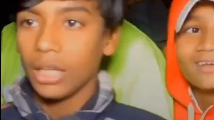 الشاب الهندي يهاجم بشدة الصحفي الهندي: هل أنت مرة أخرى تختلق أخبارًا زائفة؟ هذا الشاب ذكي جدًا حقًا.