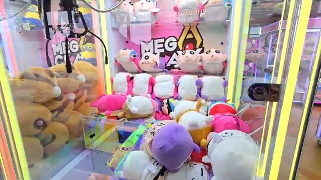 Is MEGA CLAW the BEST Claw Machine arcade in Las Vegas?!