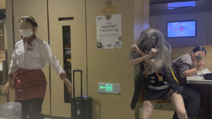 牙白，在海底捞遇上真摇子了