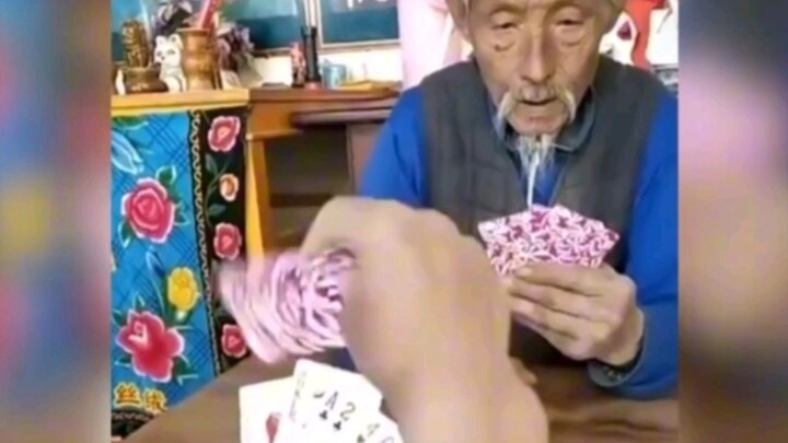 يا صغير، يبدو أنك تستخف بالناس قليلاً! #الجد #مضحك