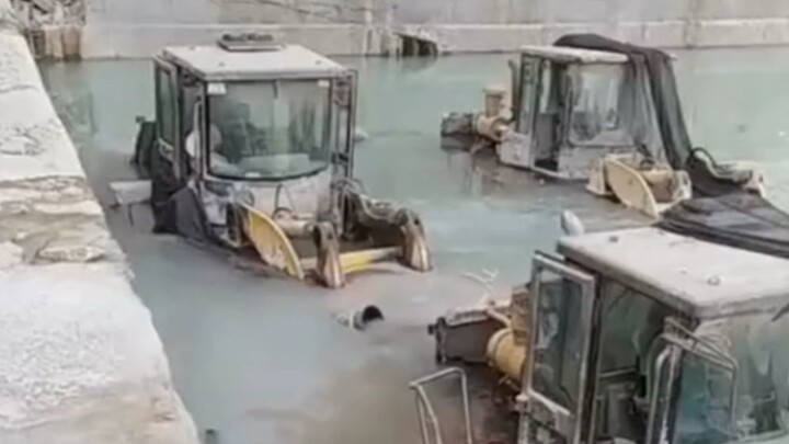 Semua aset dibekukan, tahun ini sudah berakhir.