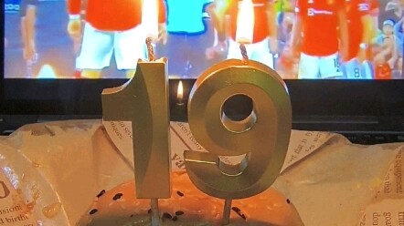 今天我19岁生日，耽误你9秒，就9秒。
