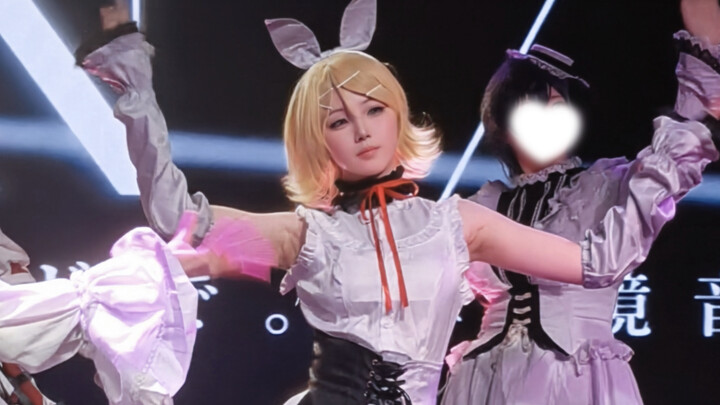 Explosive Original Choreography by D/N/A – Hatsune Miku Live Performance