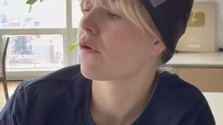 [kallmekris] 恋爱前后上厕所的样子