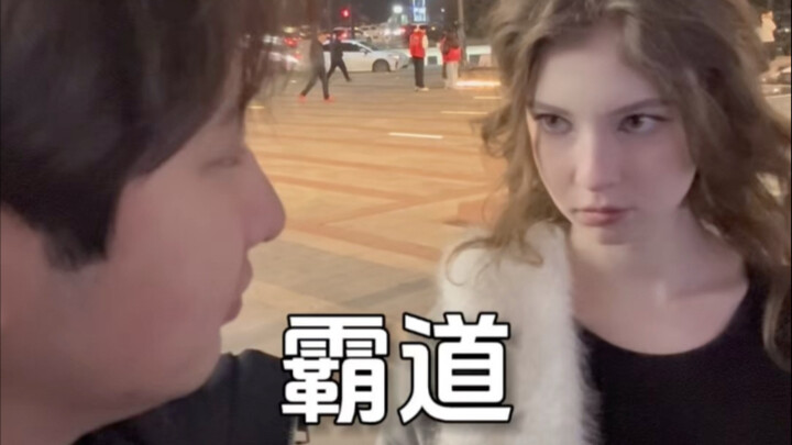 During an argument, the little foreigner actually wanted to kiss?!