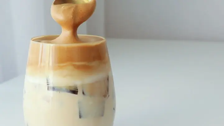 [Food]What Happens When You Stir Your Coffee 400 Times?
