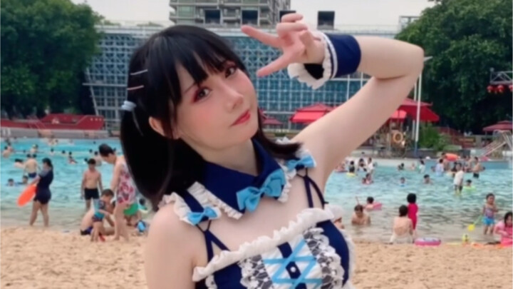 I don’t like swimming, but I love swimwear.
