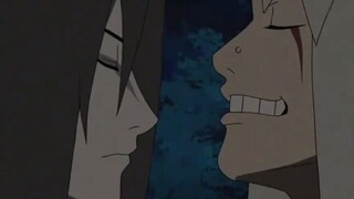 Khi Orochimaru còn nhỏ, anh ta trông rất giống người hầu nhỏ bé của Jiraiya