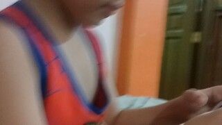 Kinulet ng Uncle ang kanyang Pamangkin ..