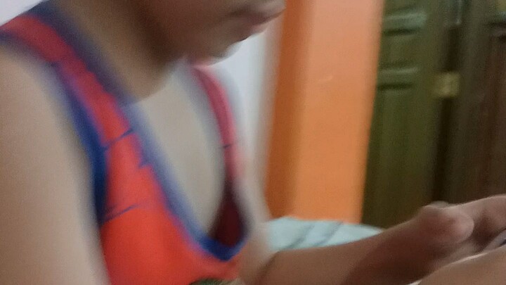 Kinulet ng Uncle ang kanyang Pamangkin ..