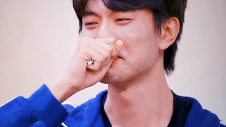 Anh ấy vừa khóc vừa nói rằng không hiểu sao có người lại ác ý với Thẩm Nguyệt đến vậy, như thể đang 