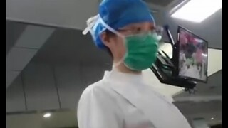 Y tá ơi, tôi khát nước.