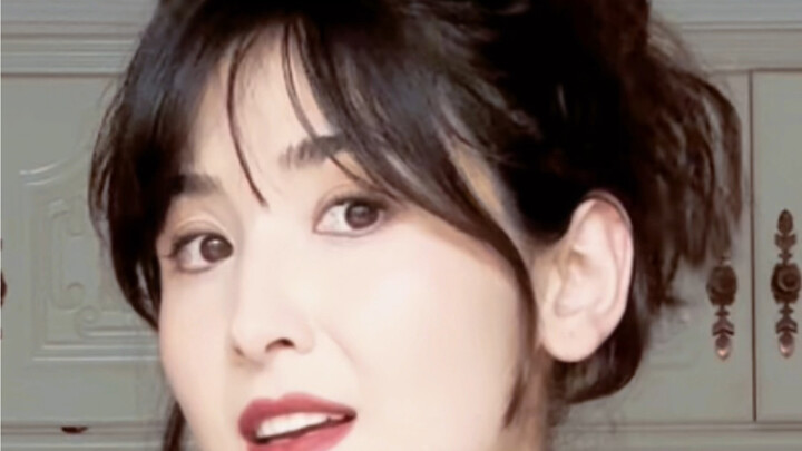A female Zhang Yuan? This time she doesn’t look like him, does she!
