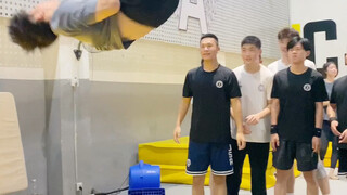 人生的胜者决不会在挫折面前失去勇气每一次突破动作的背后都是一次次重复的 基本功的累积 #艺考生 #舞蹈技巧 #舞蹈生