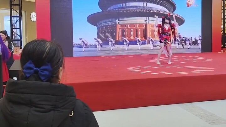 Karena Hua Huo Dancing "I Wish You Wealth" juga bukan versi definisi tinggi