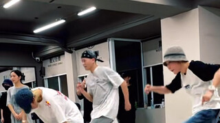 【هيب هوب】 درس ماجستير كيوكا في هانغتشو الفتاة بجانبه تبدو وكأنها تحترم كيوكا كثيرًا (بالمناسبة، المع