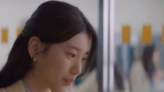 The girl failed the college entrance examination, but she worked part-time and became a university p