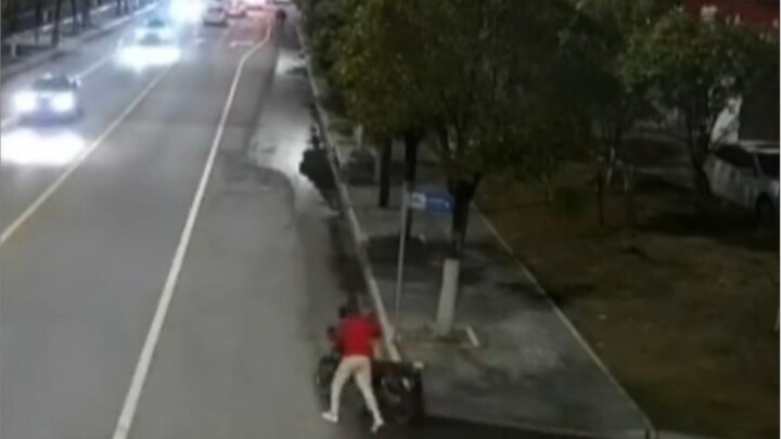 Traffic police checked for drunk driving, the man claimed he was not riding a bicycle, the traffic p
