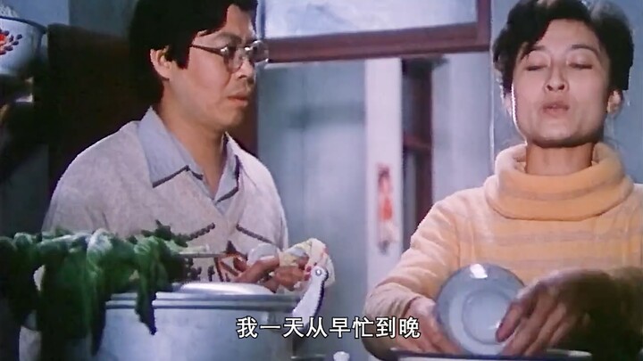 Driven by extreme hunger, the old lady went to the kitchen to find a carrot to eat, only to be spott