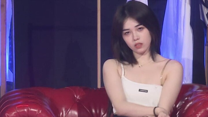 Chuyển đổi giữa quyến rũ và gợi cảm, cô thư ký này đóng vai "Kẻ nói dối" [Peng Jiamin]