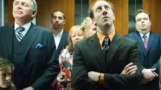 熊孩子故意乱按电梯，导致一群人生命受到威胁"