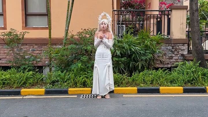 Many people passed by #clown #angel
