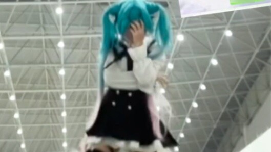 I'm already at the comic convention, but my CP hasn't woken up yet. What should I do?