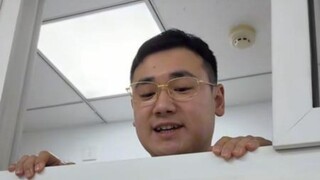 Bạn cùng lớp ơi, hãy nhìn ra cửa sổ nhé! ! !