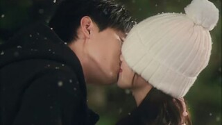 Gadis menolong pria asing di kecelakaan, tak diduga dialah CEO Miliarder  mau ni