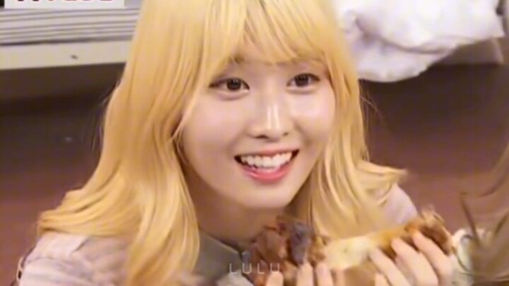 Đồng đội: Thỉnh thoảng tự ti vì không biết Momo đang nghĩ gì.