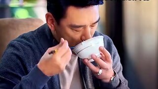 Ngay khi anh ấy xuất hiện, tôi đã biết ai là người giàu nhất trong bộ phim này