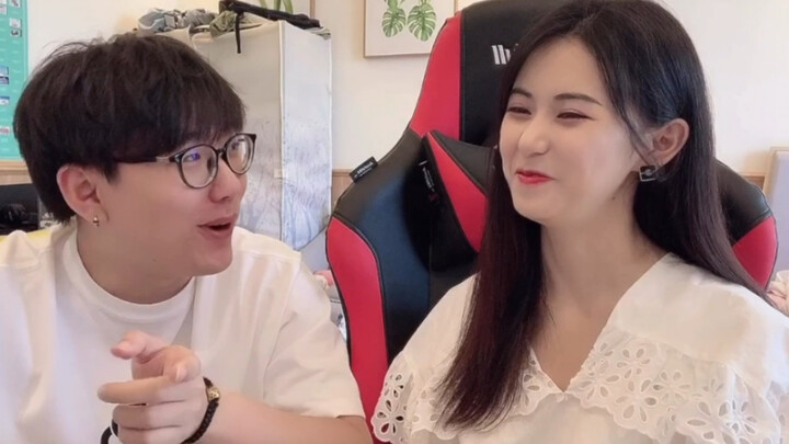 Mengajari pacar main lol, sepertinya ada yang salah di tengah-tengah??