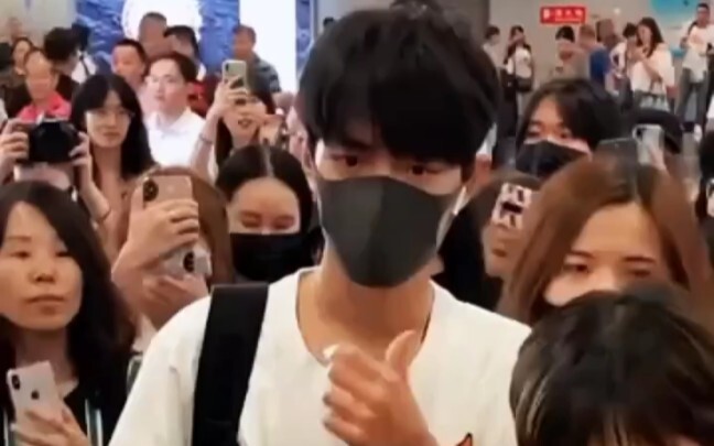 Xiao Zhan’s iconic “coming down the mountain” scene: Back then, he had no idea he was about to becom