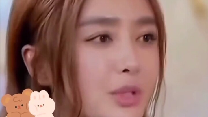 Qin Lan commented on Zhao Liying, saying her looks aren’t intimidating and that both men and women w