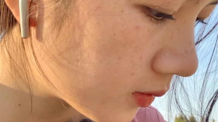 How can anyone’s eyes look like this in the sunlight!?